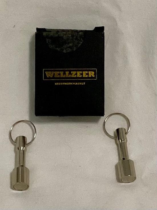 Wellzeer Other - Wellzeer Keychain Magnets